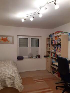 Schlafzimmer Kind 1 OG - 