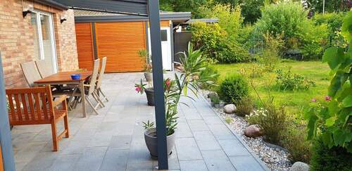 Terrasse mit Überdachung - 5 Zimmer Einfamilienhaus zum Kaufen in Pinneberg