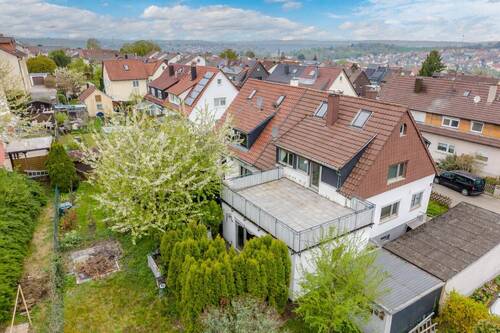 Außenansicht - Handwerkliches Geschick: Doppelhaushälfte mit jeder Menge Potenzial!