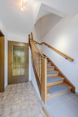 Treppenhaus - 6 Zimmer Doppelhaushälfte in Marbach am Neckar