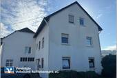 Straßenansicht - Wohnhaus mit Nebengebäuden und zusätzlicher Wohnung