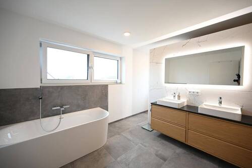 Mit Badewanne - 
