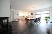 Offenes & modernes Wohnen mit Ofen - 