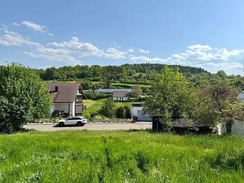 Blick auf Bauplatz - 6 Zimmer Doppelhaushälfte in Weissach