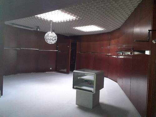große Räumlichkeiten mit Lichtkuppeln - Gewerbeobjekt (Büro, Produktion, Verkauf) in Sankt Ingbert zur Miete