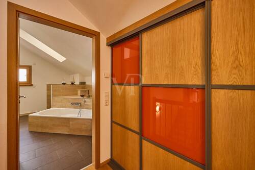 Eingang zum Hauptbadezimmer im OG - 
