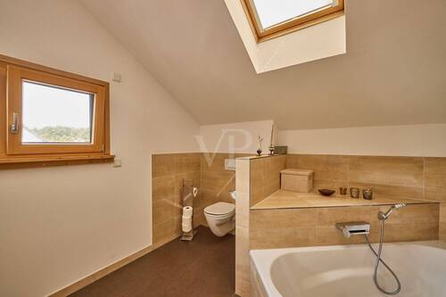 Modernes Tageslichtbad - 