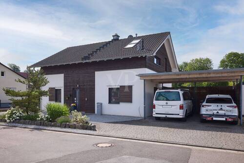 Außenbereich mit Doppelcarport - Einfamilienhaus mit 156,00 m&sup2; in Schaafheim / Schlierbach zum Kaufen