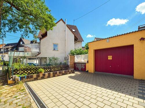 Garage + Stellplatz - 