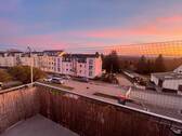Fernblick bei Sonnenuntergang - Einziehen & Wohlfühlen – Dachgeschosswohnung mit überragendem Fernblick ins Erzgebirge