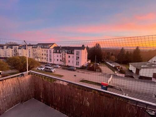 Fernblick bei Sonnenuntergang - Einziehen & Wohlfühlen – Dachgeschosswohnung mit überragendem Fernblick ins Erzgebirge