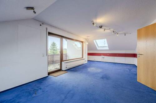 Zimmer im DG mit Küchenanschlüsse - 