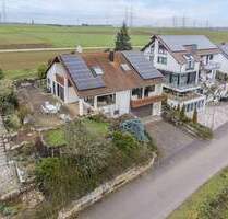 Freistehend und großzügig: Flexibles Einfamilienhaus am Feldrand mit Doppelgarage - Markgröningen / Schönbühlhof