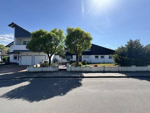 Bild 1 - Sehr geräumiges Einfamilienhaus mit Einliegerwohnung in Top-Lage!