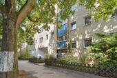 Hauseingang - Etagenwohnung mit 61,20 m² in Berlin zum Kaufen