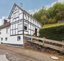 Zweifamilienhaus: Grünes Paradies mit 4.000 m² Grundstück - Lennestadt Kirchveischede