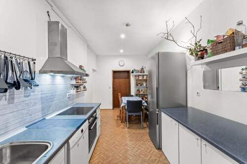 Küche im 1. OG - 1 Zimmer Mehrfamilienhaus, Wohnhaus zum Kaufen in Erlangen