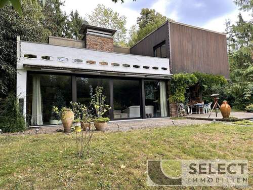 Rückansicht - Wohnhaus mit Schwimmbad und Garage in außergewöhnlicher exklusiver Wohnlage auf dem Scheidter Berg