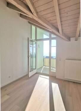 modernes Wohnzimmer mit Balkonzugang (3) - Etagenwohnung mit 72,00 m&sup2; in Waldshut-Tiengen zur Miete