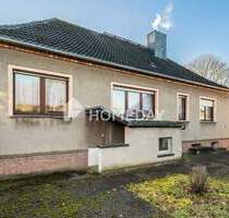 Freistehendes EFH mit Doppelgarage, Nebengebäude & viel Potenzial in Burg