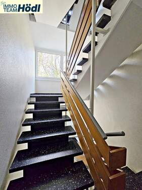 Treppenhaus - 3 Zimmer Etagenwohnung in Eningen unter Achalm