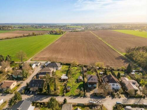 Drohnenansicht - Raum für Familie, Natur und Zukunft - Baugrundstück in Toplage