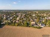 Drohnenansicht mit Blick über Stahnsdorf - 