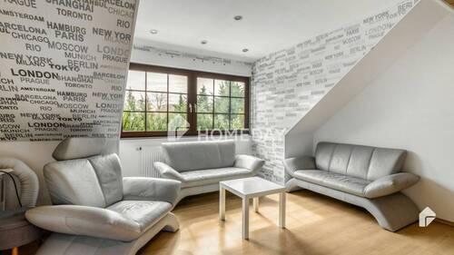 1. OG Schlafzimmer 1 - 