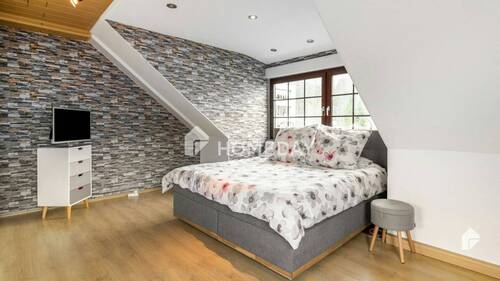 1. OG Schlafzimmer 2 - 