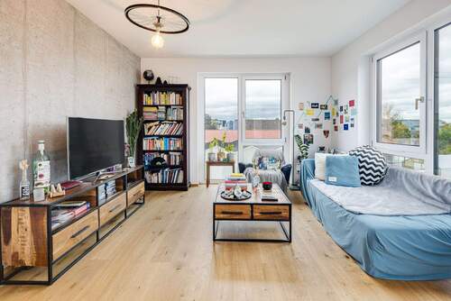 gemütliches Wohnzimmer - Etagenwohnung mit 99,00 m² in München zum Kaufen