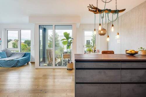 Einbauküche und Wohnbereich - 