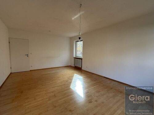 Wohnzimmer - 3 Zimmer Etagenwohnung in Bayreuth