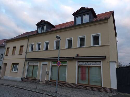 Hausaußenansicht - 4 Zimmer Etagenwohnung zur Miete in Groitzsch