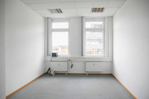 3. OG - 8 Zimmer Büro zur Miete in Schweinfurt