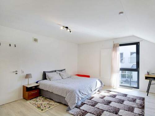 DG - Schönes, geräumiges Schlafzimmer mit Home Office Bereich - 