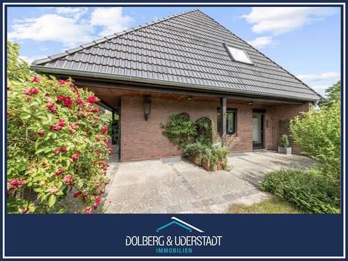 Titelfoto - Haus mit 3 Wohneinheiten in ruhiger rückwärtiger Lage mit großem Garten