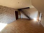 Zimmer 3 mit Treppe zum DG - 