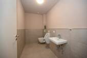 Geräumige Toilette - 