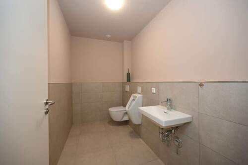 Geräumige Toilette - 