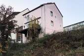 Rückseite mit Balkon - 