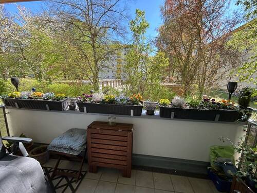 Blick vom Balkon - 3 Zimmer Etagenwohnung zum Kaufen in Erlangen