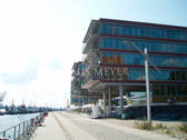 Ansicht - weiter Blick vom Balkon auf Hafen Elbe, repräsentative Büros provisionsfrei