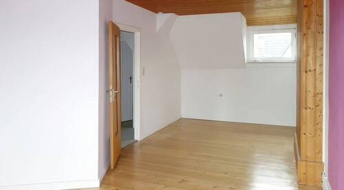 Dachgeschoss mit wundervollem Dielenboden. - 