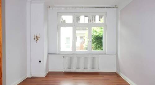 Lichtdurchflutetes Zimmer. - 