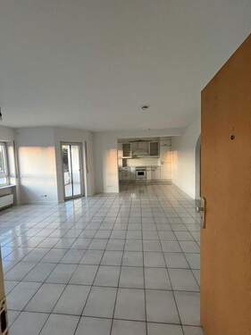 Blick vom Eingangsbereich - Etagenwohnung mit 69,80 m&sup2; in Hanau-Steinheim zum Kaufen