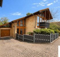 Modernes Ziegelhaus mit großzügigem Wohnbereich, Balkon, Terrasse, Garage & kleinem Garten - Engelstadt