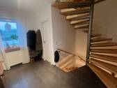 Treppe OG zu EG mit Diele - 