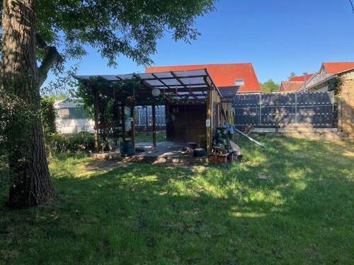Gartenhaus mit Terrasse - 
