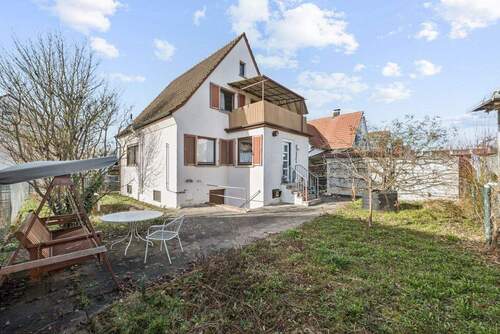 Gartenansicht am Nachmittag - 3 Zimmer Einfamilienhaus zum Kaufen in Bietigheim-Bissingen