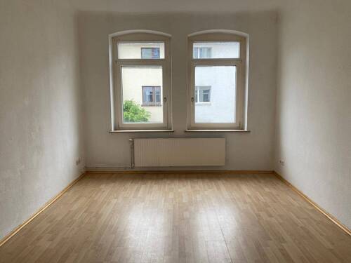 Zimmer 1.jpeg - INDIVIDUELL UND CHARMANT: Altbauwohnung im 1.OG - frei ab sofort